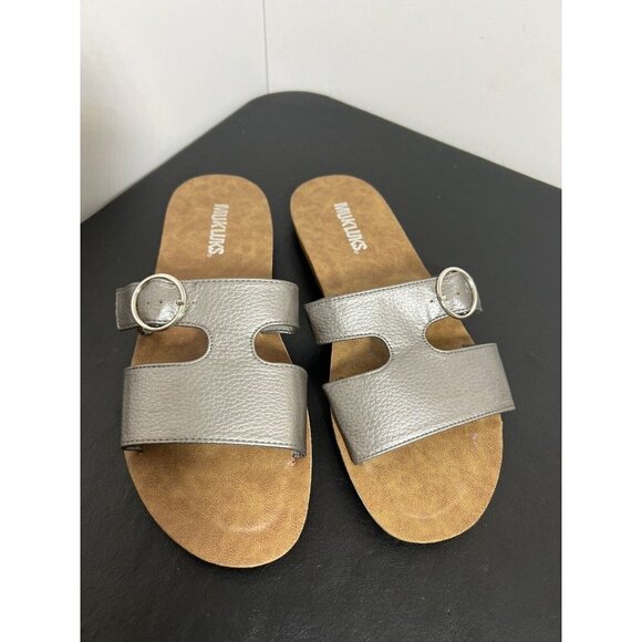 Muk Luks Sandal Slide WOMEN Size 9 Faux Leather in Pewter Silver - Picture 2 of 8